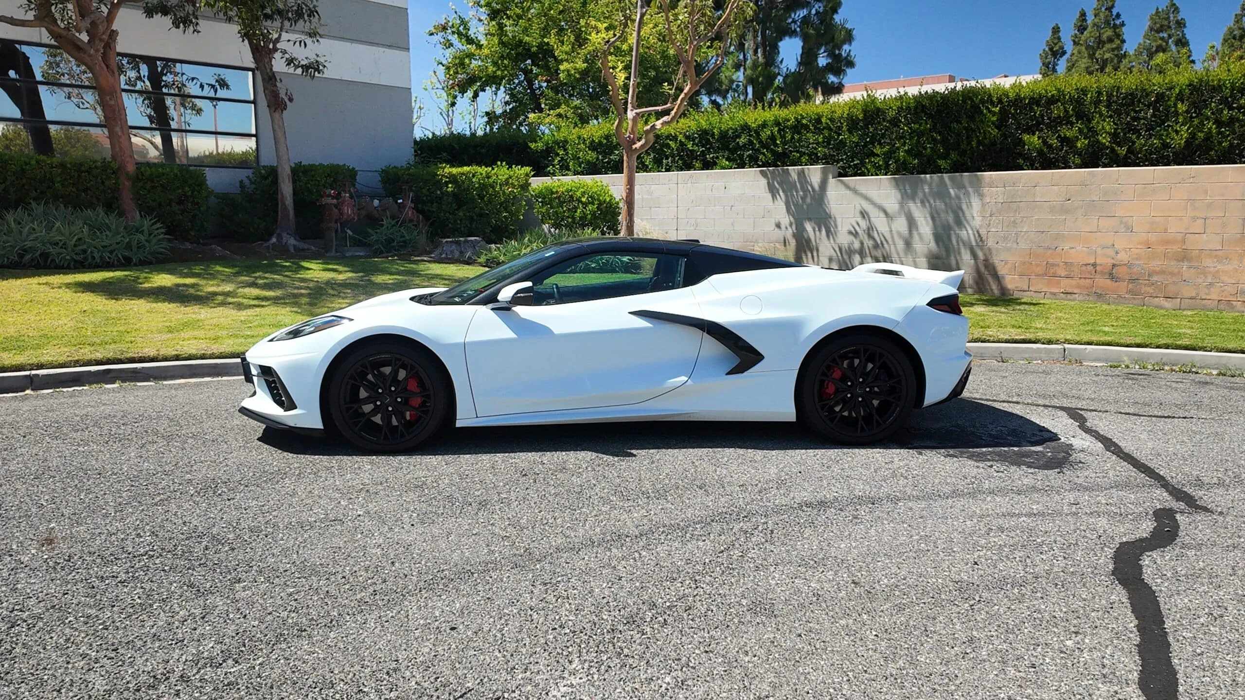 Chevrolet Corvette Stingray Convertible detail view selected for YACHTS.CAFE